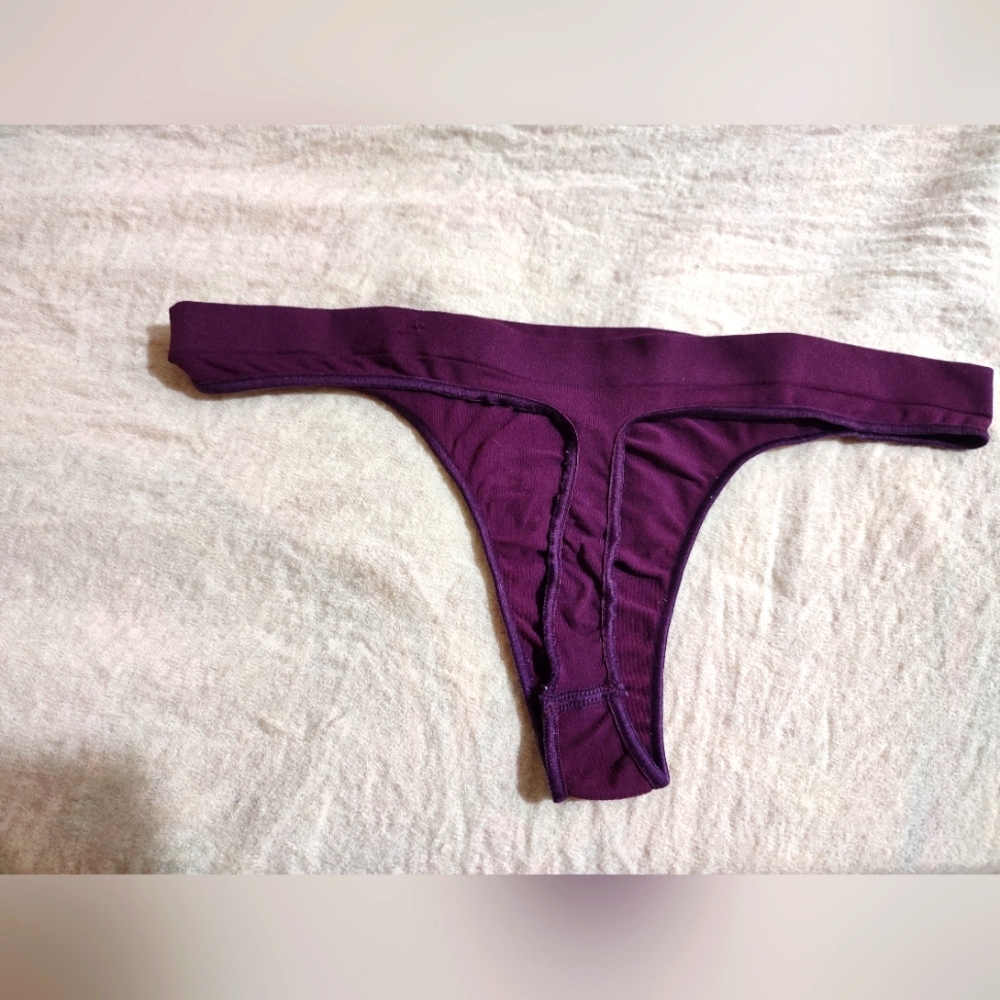 Pink Victoria's Secret thong - Picture 3 of 3